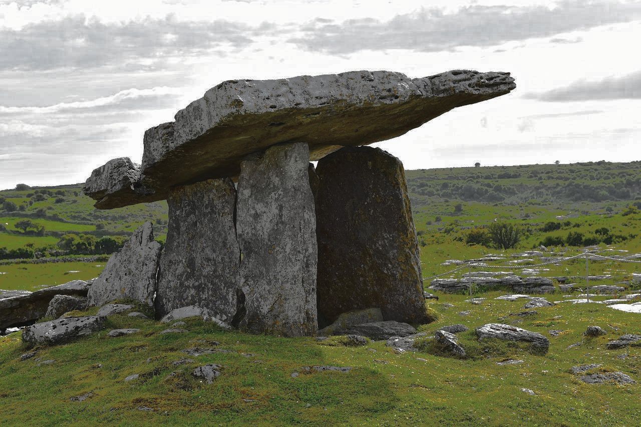 I Dolmen e i Menhir: le misteriose porte d’accesso degli Dei