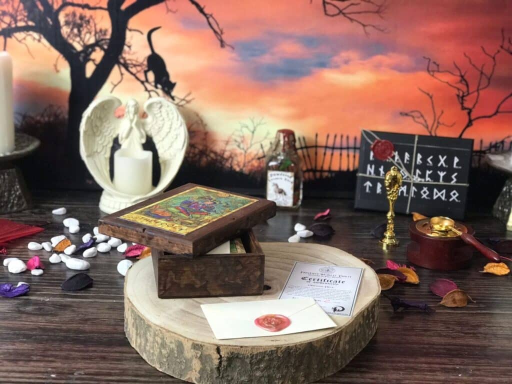 FANTASY WORLD TAROT Special Limited Edition numbered of 100 copies in Wooden Box